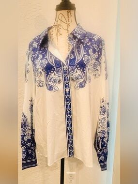 Women’s White and Blue Paisley Button-Up Shirt